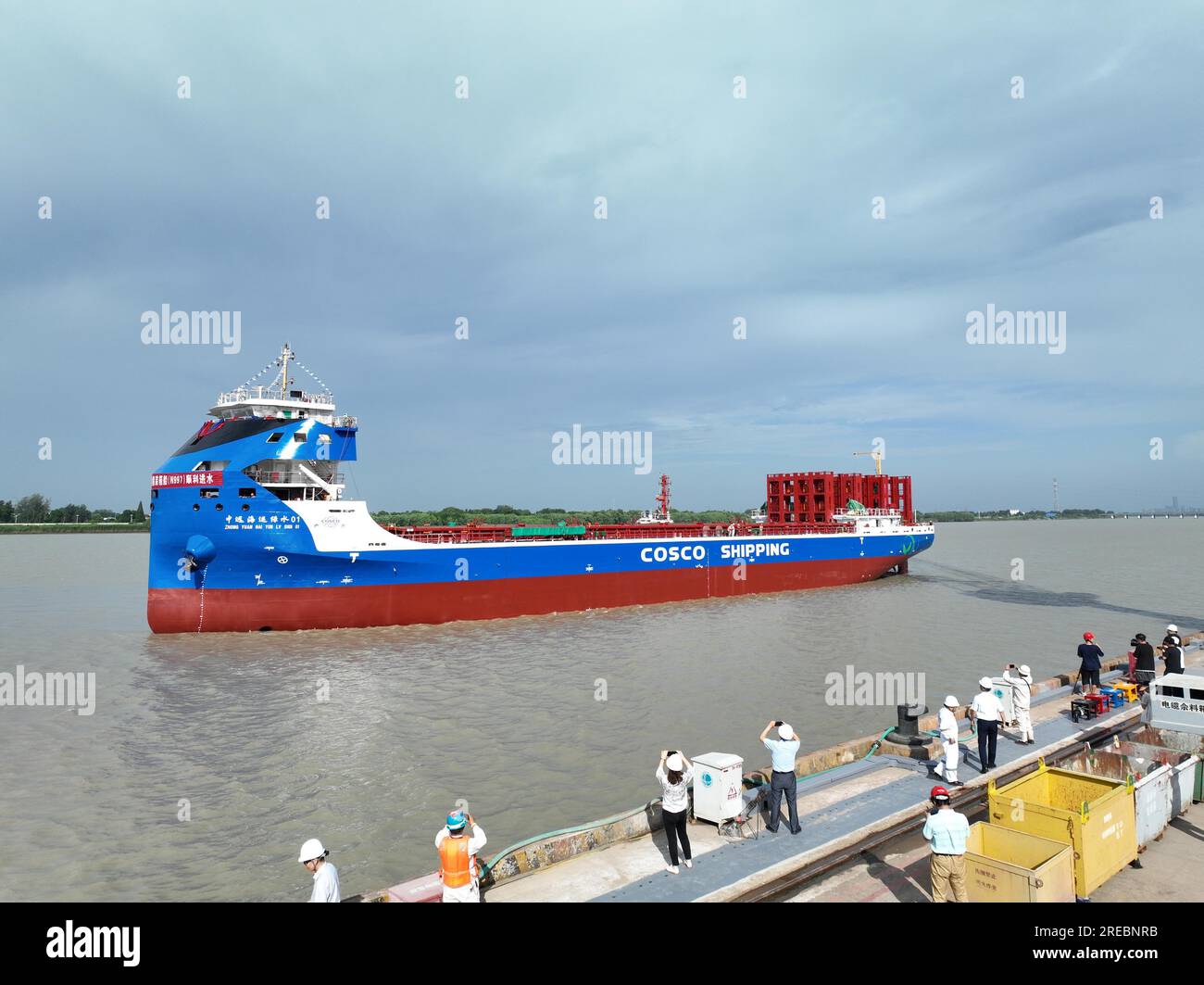 An electric container vessel with a capacity of 700 TEUs launches in ...