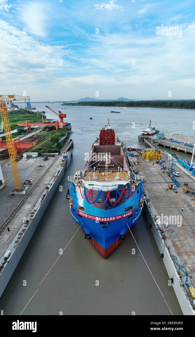An electric container vessel with a capacity of 700 TEUs launches in ...