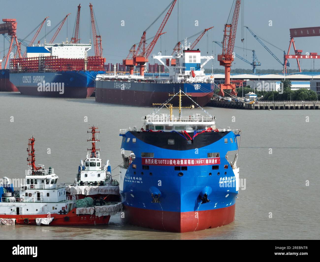 An electric container vessel with a capacity of 700 TEUs launches in ...