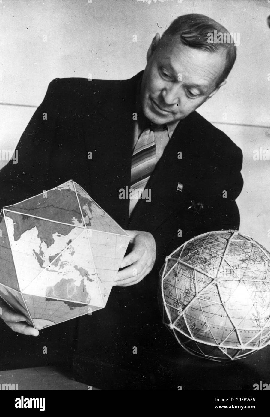 Tupolev, Andrei M., Soviet geographer, introducing his new cartographic system, November 1963, ADDITIONAL-RIGHTS-CLEARANCE-INFO-NOT-AVAILABLE Stock Photo