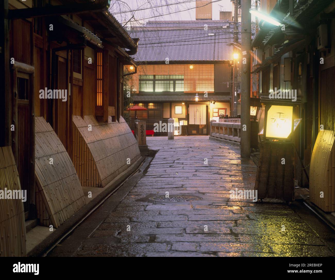 Gion tatsumi bridge hi-res stock photography and images - Alamy