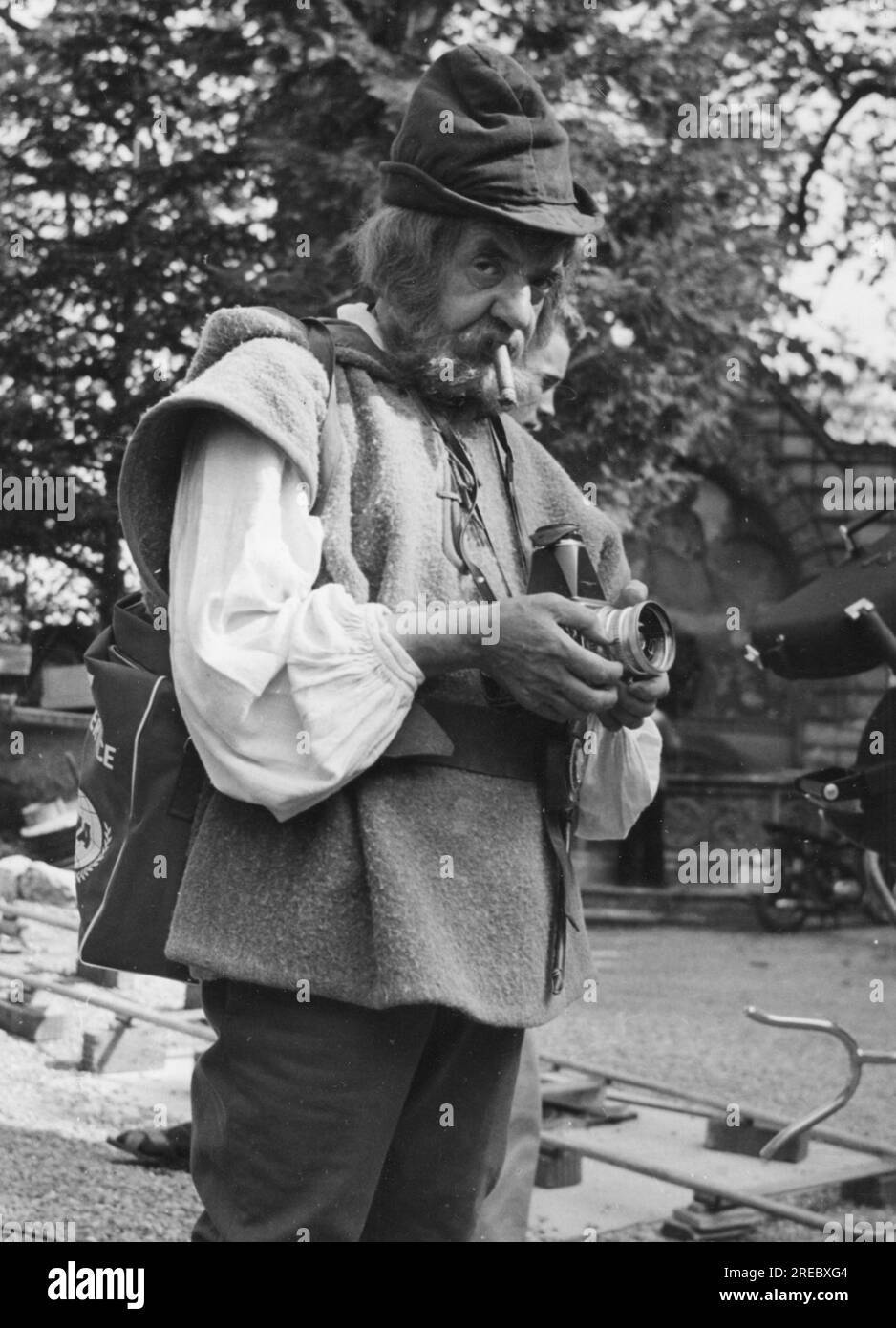 Weegee (Arthur Fellig), 12.6.1899 - 25.12.1968, American photographer, at work, 1950s, ADDITIONAL-RIGHTS-CLEARANCE-INFO-NOT-AVAILABLE Stock Photo