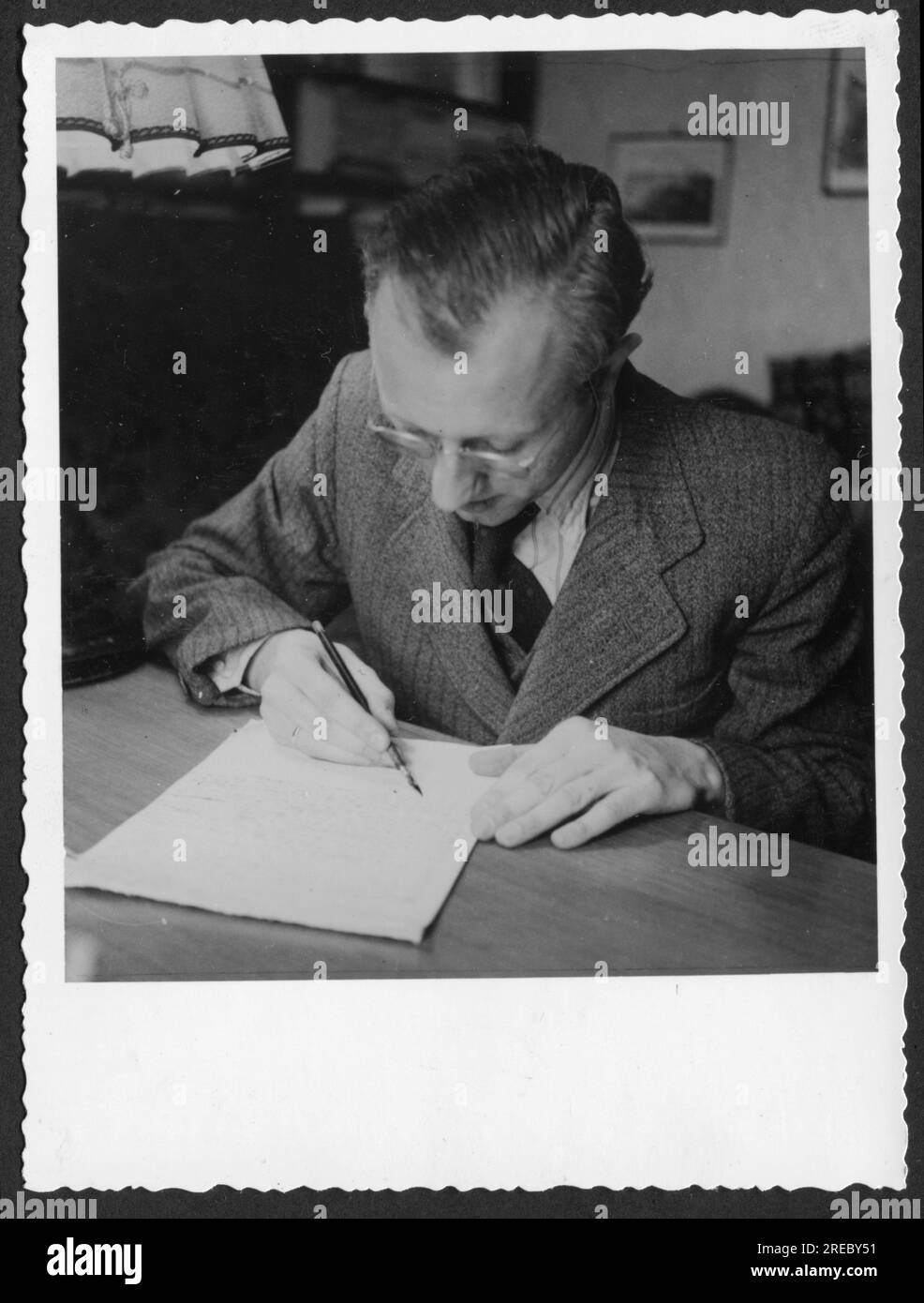 Watzinger, Carl Hans, 7.9.1908 - 27.9.1994, Austrian writer and newsman, at his lodgings, Linz, 1940s, ADDITIONAL-RIGHTS-CLEARANCE-INFO-NOT-AVAILABLE Stock Photo