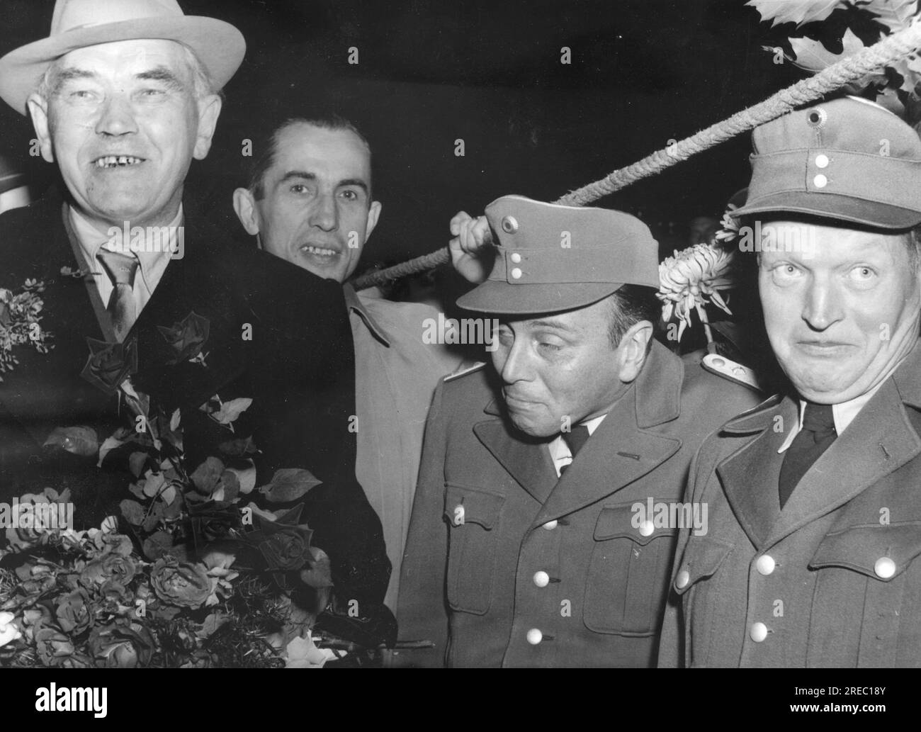 Thomaschki, Siegfried, 20.3.1894 - 31.5.1967, German general (on the left), returning from Soviet war captivity, EDITORIAL-USE-ONLY Stock Photo