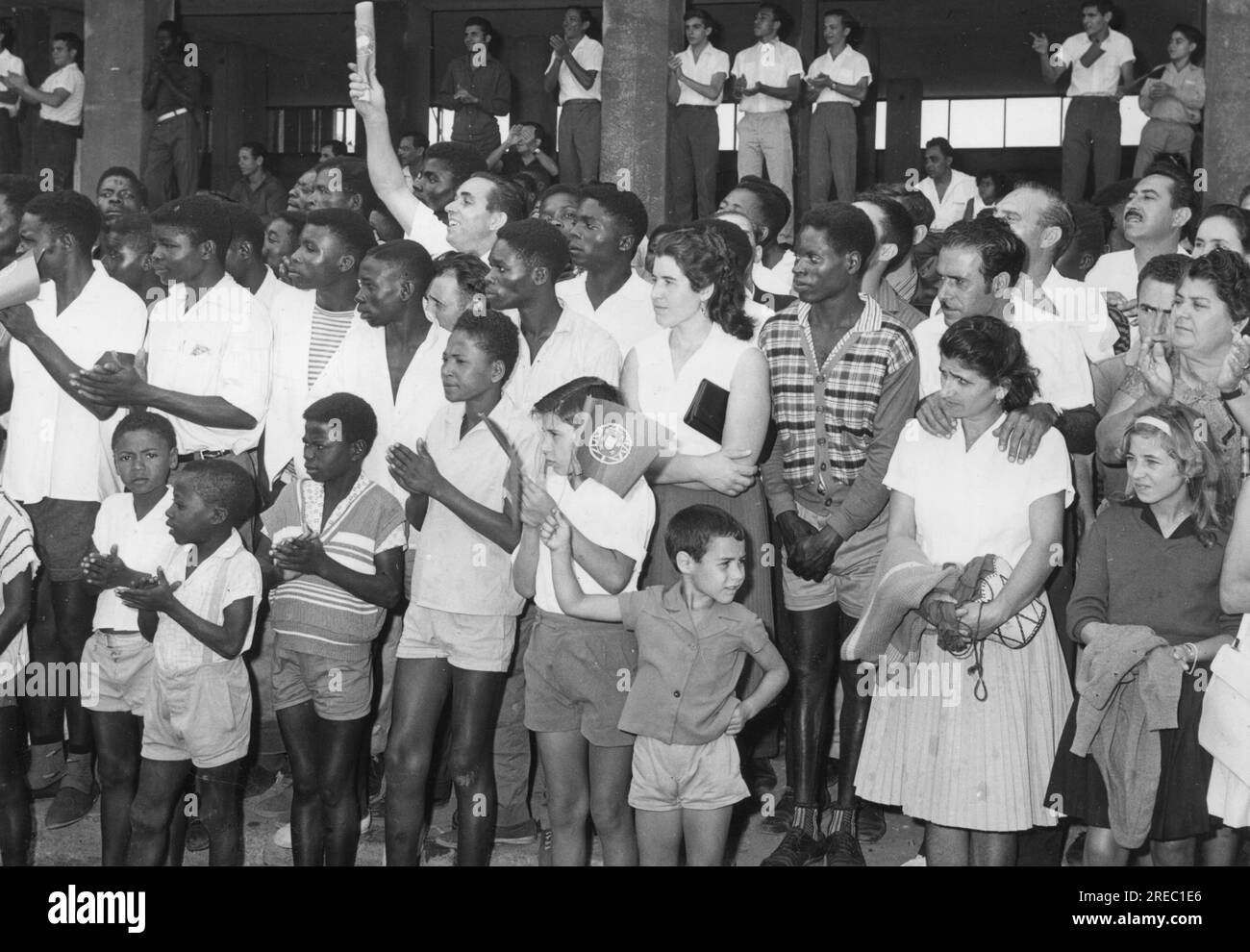 1960S UK la ragazza di cristallo copertura annuale Foto stock - Alamy