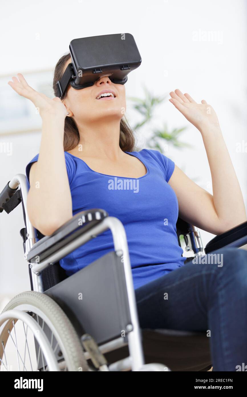 woman in wheelchair using a virtual reality mask Stock Photo - Alamy