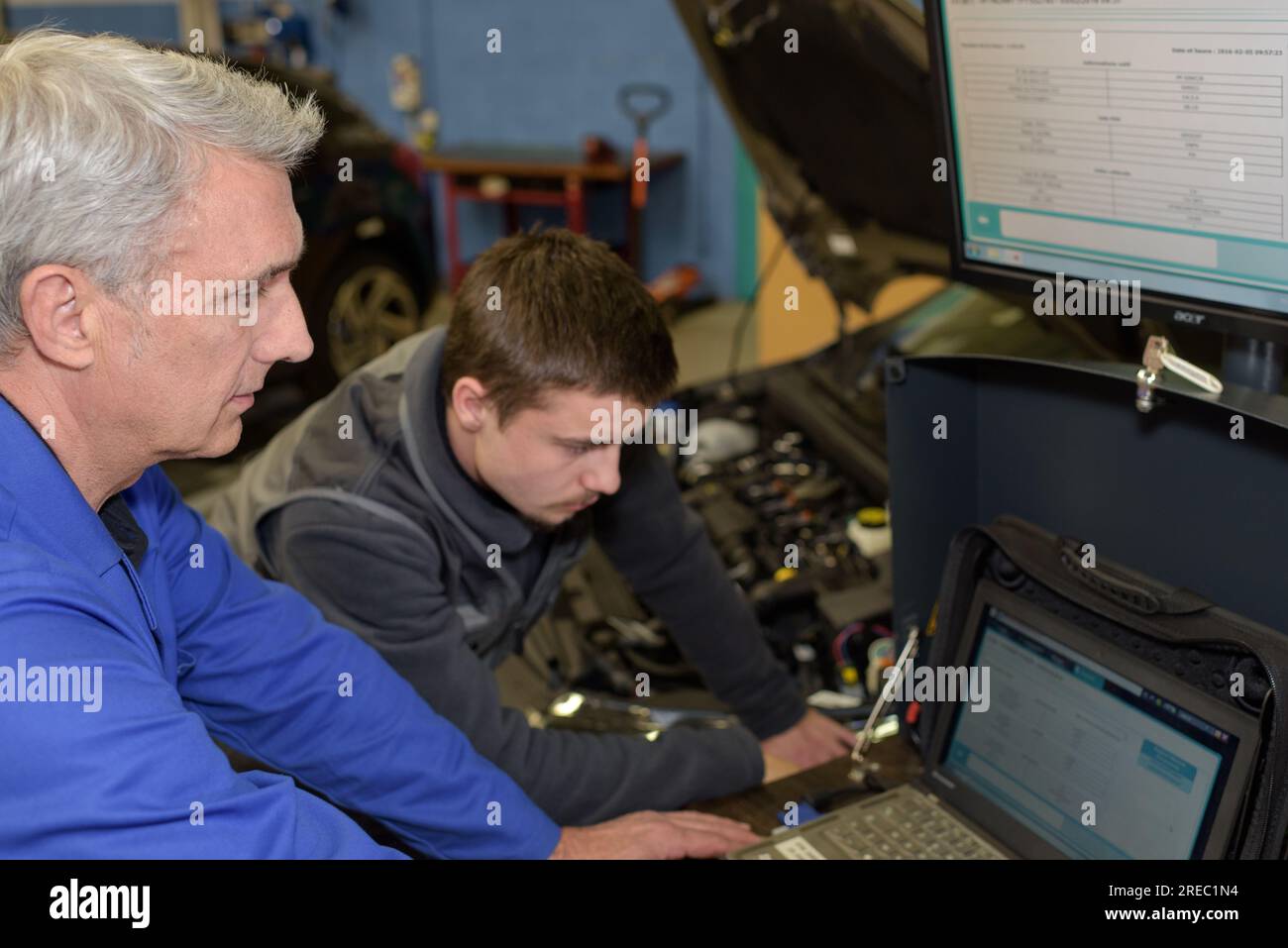 student with instructor repairing a car during apprenticeship Stock ...