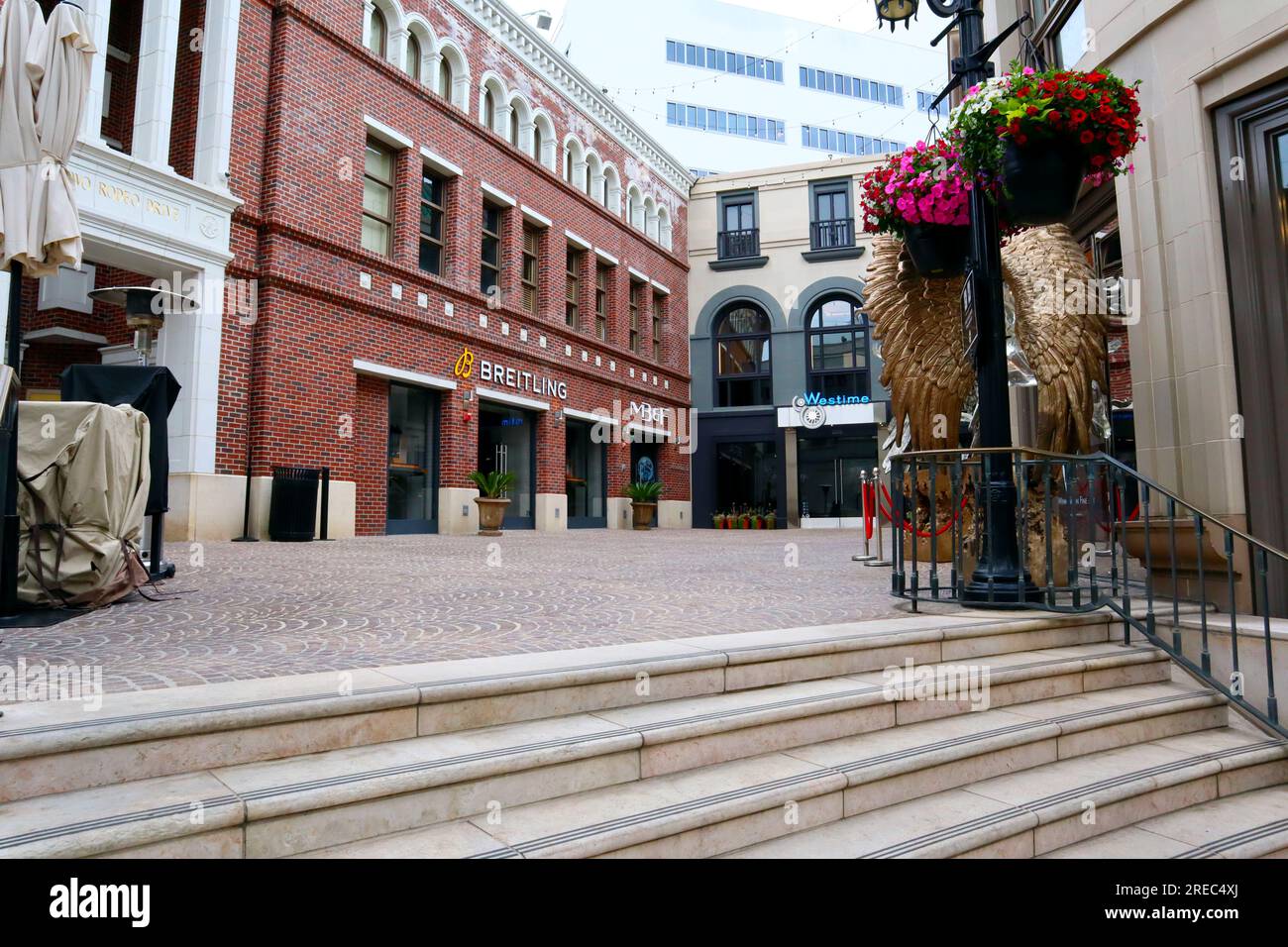 Rodeo drive steps fountain hi-res stock photography and images - Alamy