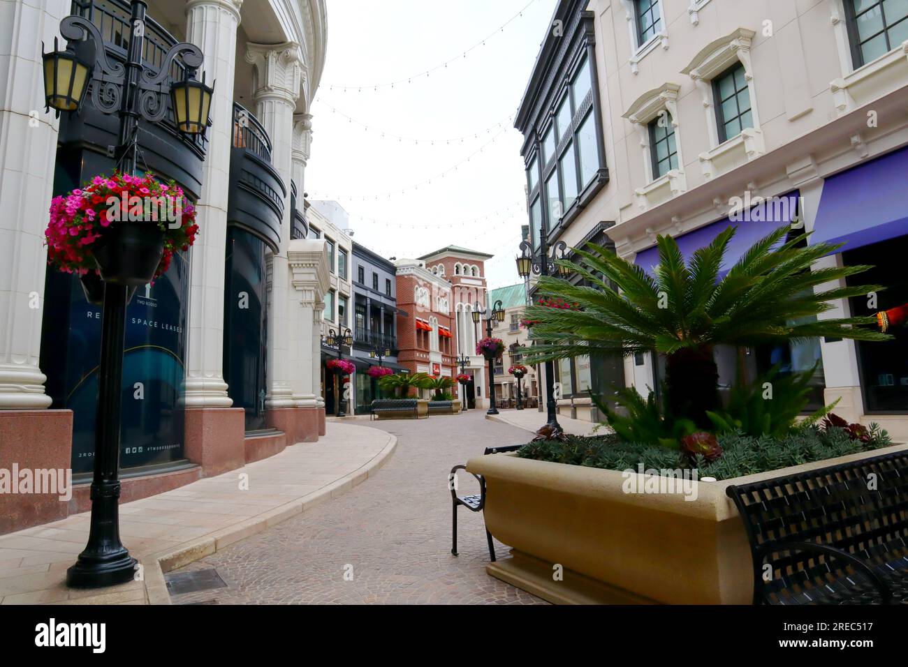 Rodeo drive steps fountain hi-res stock photography and images - Alamy