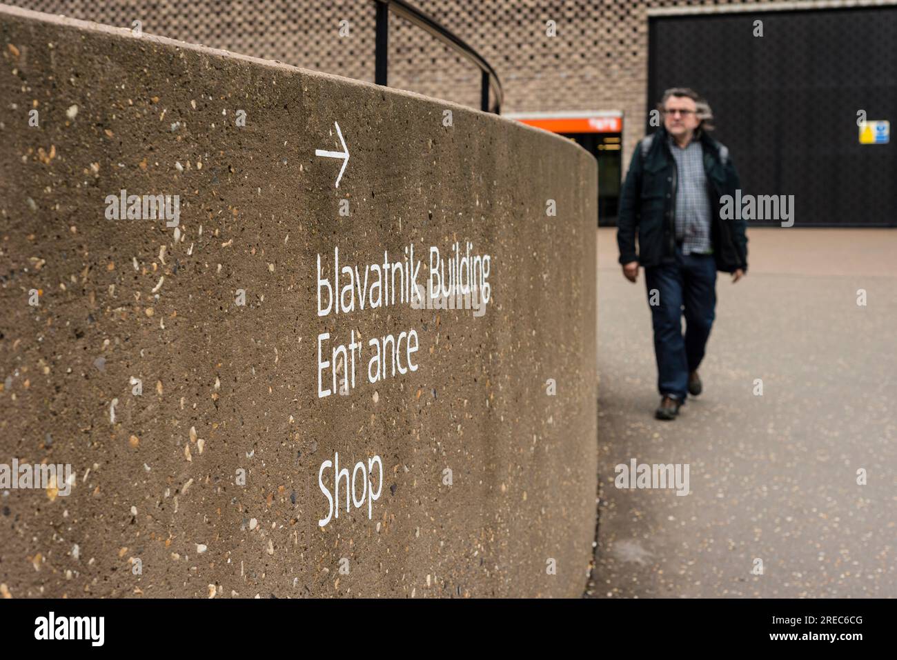 Arrow directing to Blavatnik Building Entrance, Tate Modern, London, UK Stock Photo