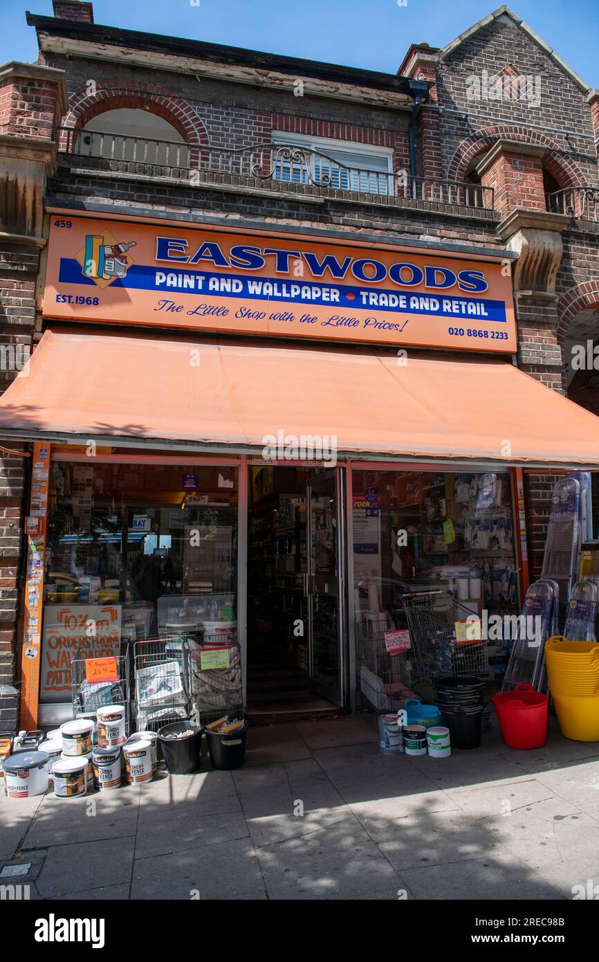 Independent hardware store in Rayners Lane, Harrow, London Stock Photo