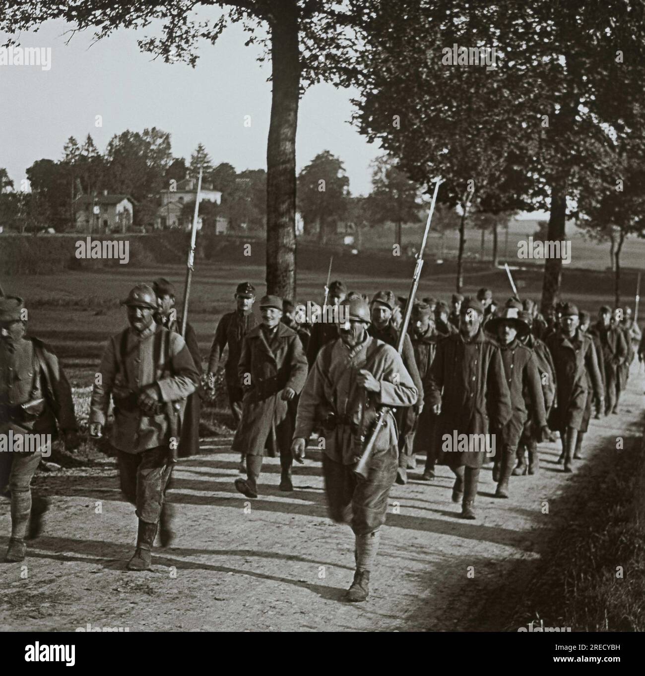 Premiere Guerre Mondiale, groupe de prisonniers Autrichiens capture par