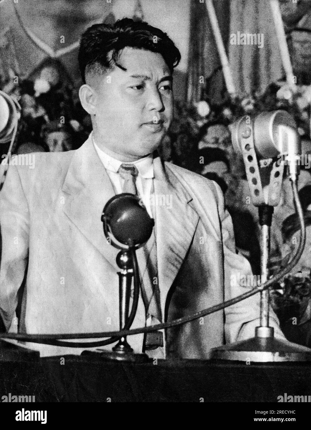 La Guerre de Coree (1950-1953), portrait de Kim Il Sung (Kim Il-sung) (1912-1994), homme d'etat et marechal nord coreen, en 1950, In 'La Guerre de Coree', Chine, 1959, coll. Selva (Portrait of Kim Il Sung, president of the Democratic People's Republic of Korea (North Korea), in 1950, from 'Korean War', China 1959) Stock Photo