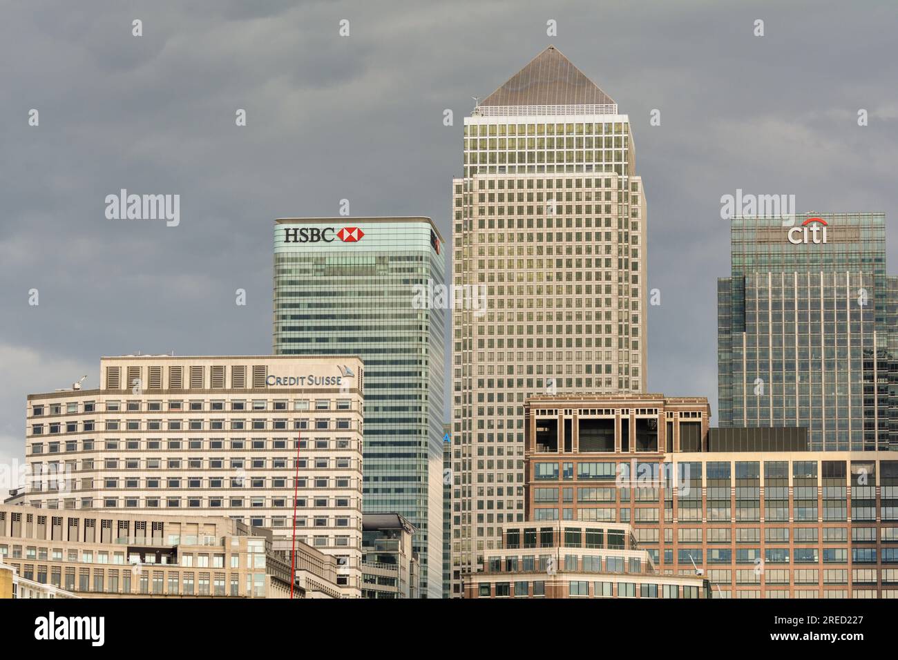 Skyscraper buildings and London skyline, Canary Wharf, Isle of Dogs ...