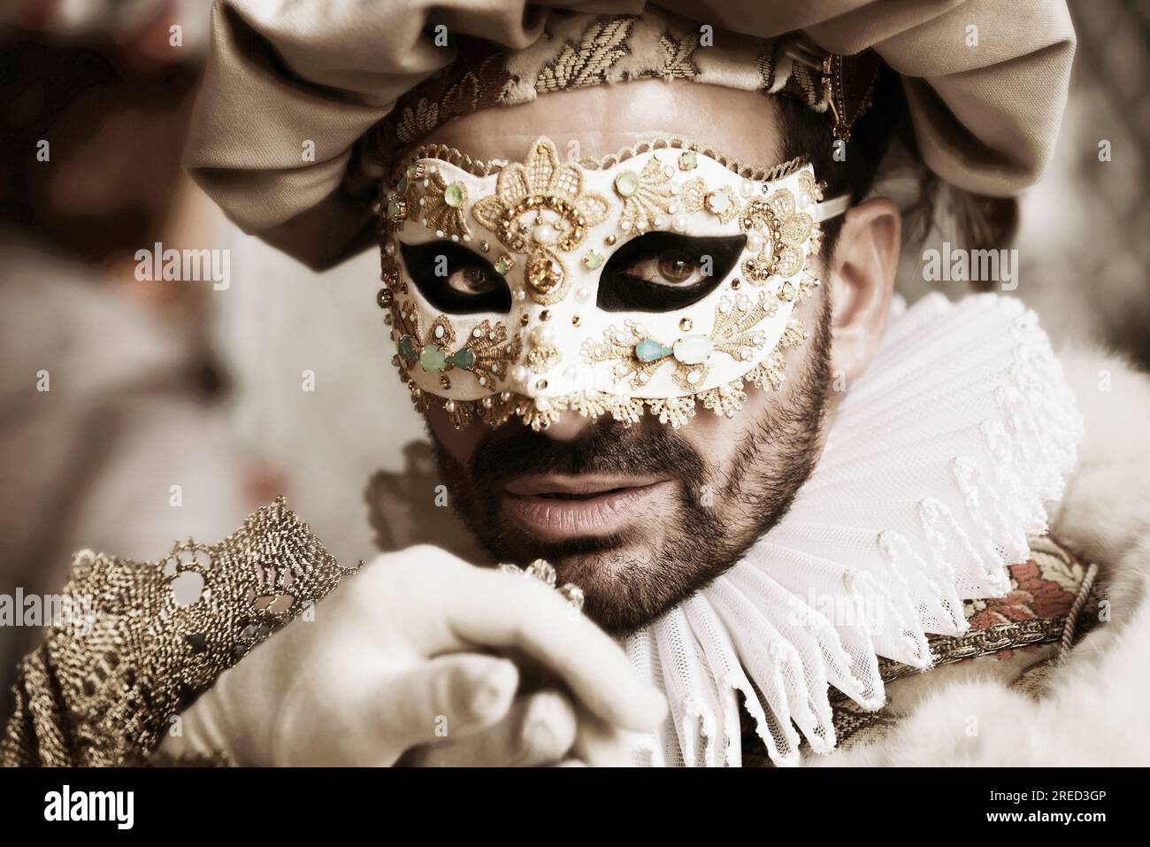 Der mann mit der maske hi-res stock photography and images - Alamy