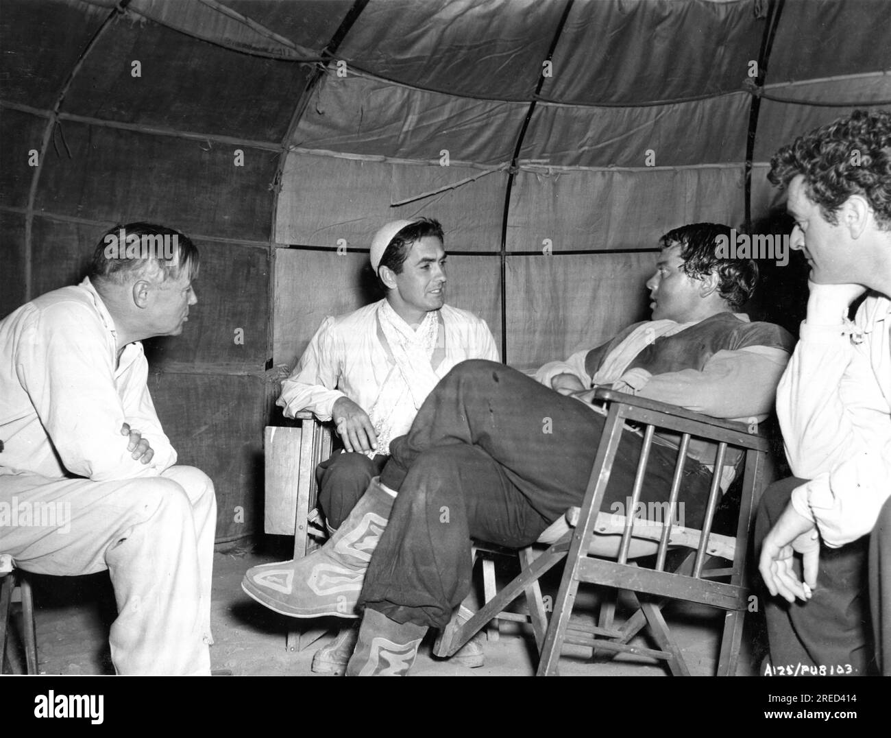 Director HENRY HATHAWAY TYRONE POER ORSON WELLES and JACK HAWKINS on set location candid in tent in Morocco during filming of THE BLACK ROSE 1950 director HENRY HATHAWAY novel Thomas B. Costain screenplay Talbot Jennings music Richard Addinsell cinematography Jack Cardiff costumes Michael Whittaker Twentieth Century Fox Stock Photo
