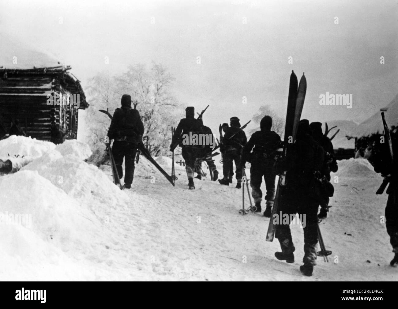 German soldiers after a ski course on the Eastern Front. Photo: Fenske ...