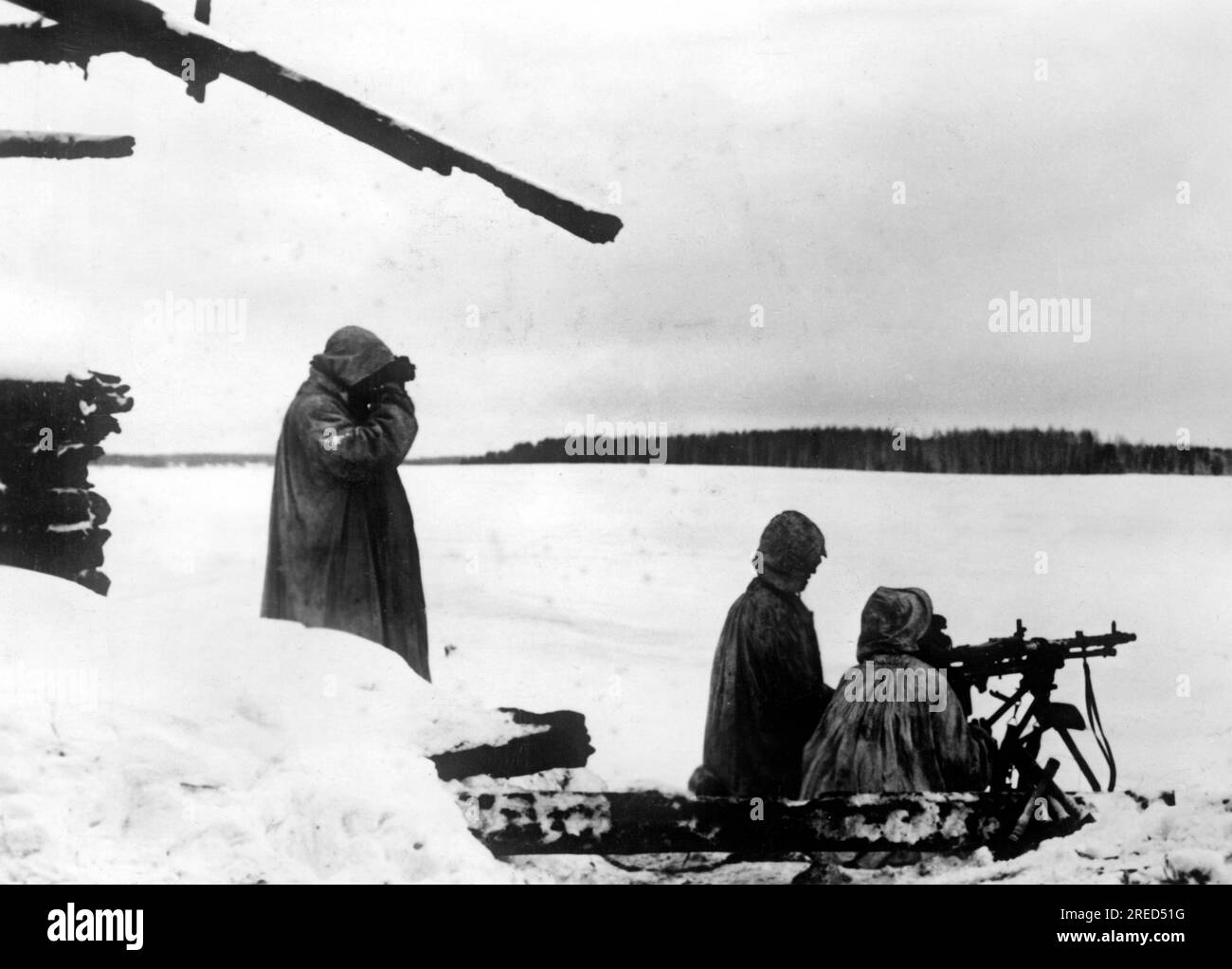 German soldiers with a heavy machine gun, probably middle section of the Eastern Front. Photo: Neumann. [automated translation] Stock Photo
