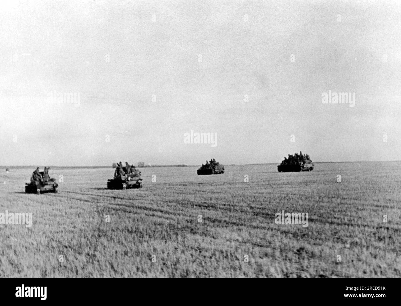 German troops attacking towards Tula: next to Panzer III some tank destroyers. Photo: Meyer. [automated translation] Stock Photo