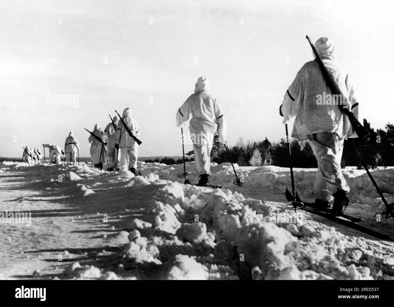 German infantry group on patrol with skis near Sakharovo. Photo: Götze ...