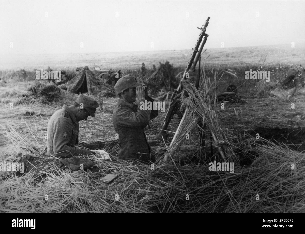 German mountain troops secure against Russian lowflying aircraft with