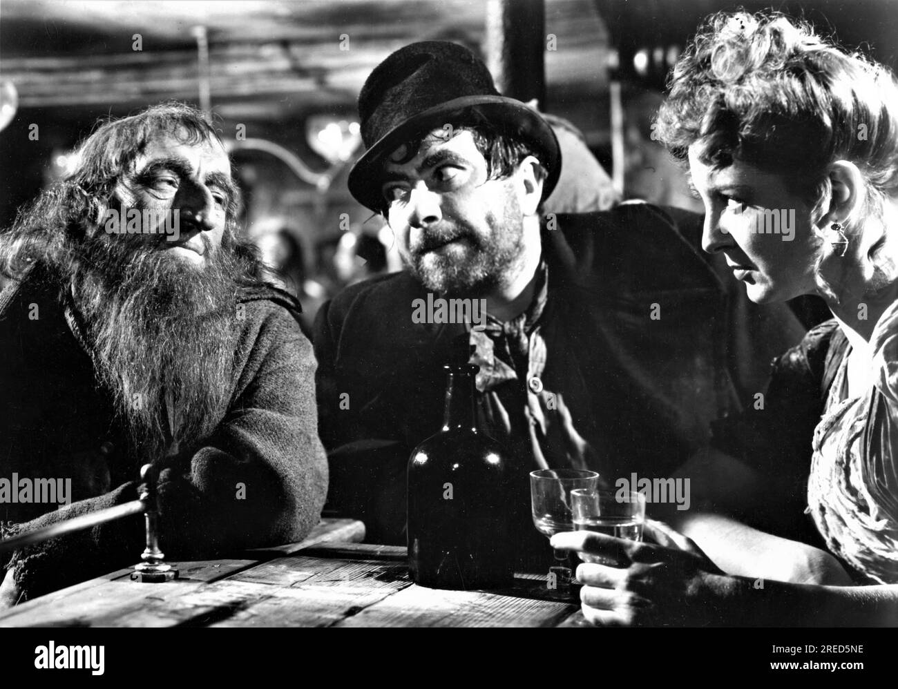 ALEC GUINNESS ROBERT NEWTON and KAY WALSH in OLIVER TWIST 1948 director DAVID LEAN novel Charles Dickens producer Ronald Neame Cineguild / General Film Distributors (GFD) Stock Photo