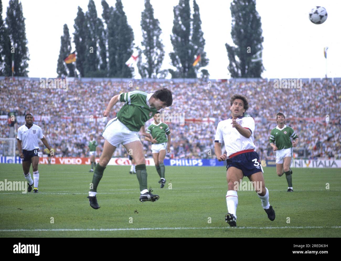 FB EM 1988 / England - Ireland 0:1 / Goal 0:1 header by Ray Houghton , r. 3= Kenny Sansom (ENG) is too late [automated translation] Stock Photo