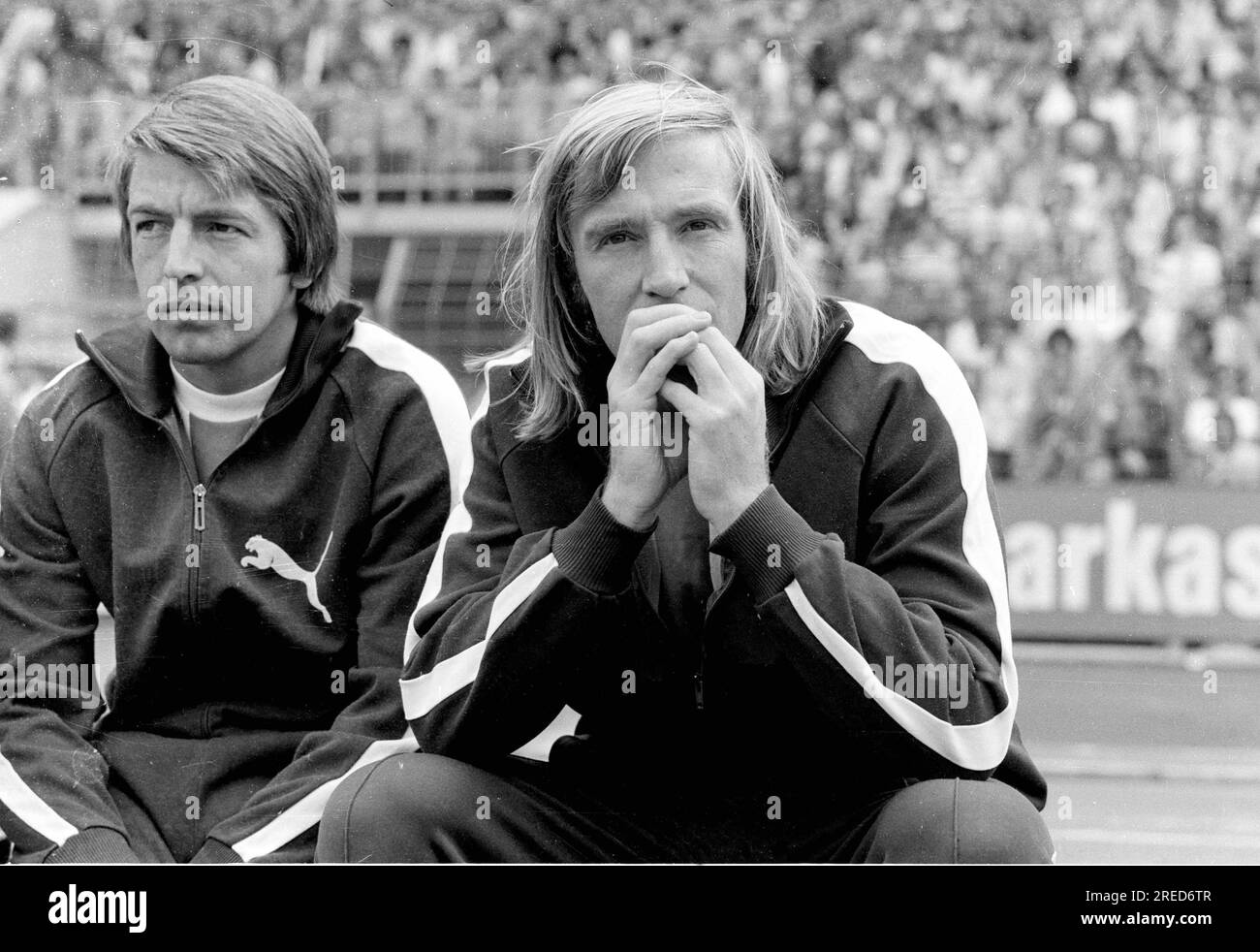 DFB Cup final 1973: Borussia Mönchengladbach - 1. FC Köln 2:1 / Günter Netzer (right) on the bench. On the left Hartwig Bleidick (both Borussia). [automated translation] Stock Photo