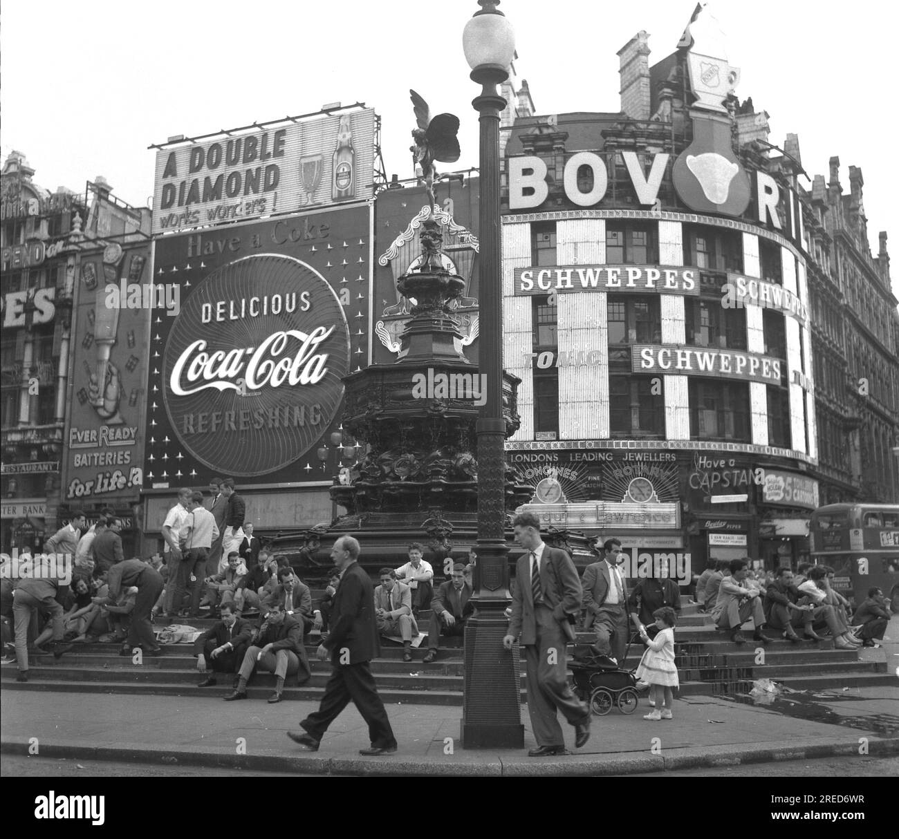 City views of London in the 1950s : Piccadilly Circus 03.08.1959 [automated translation] Stock Photo