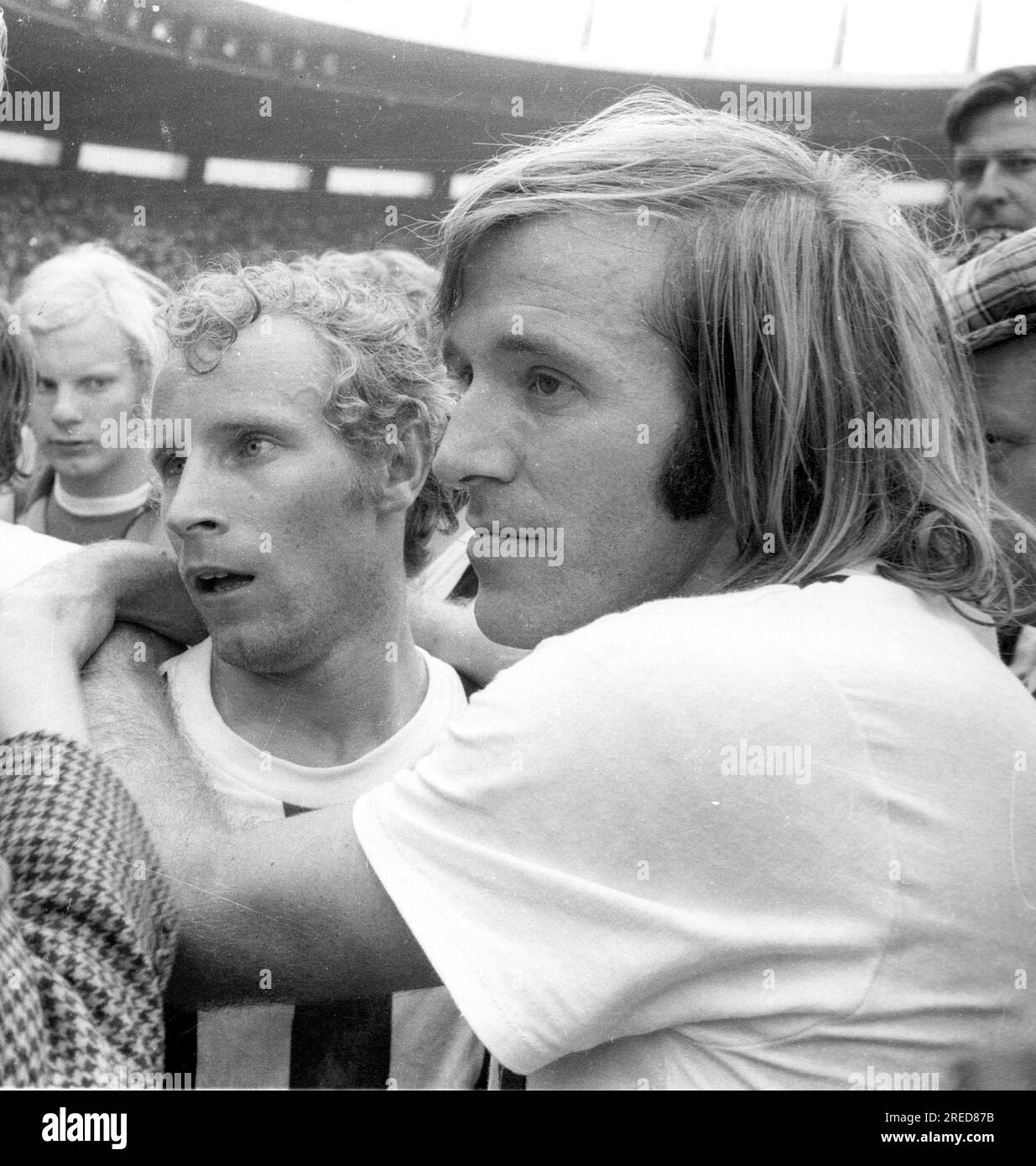 DFB Cup Final 1973: Borussia Mönchengladbach - 1. FC Köln 2:1 / cheering , final cheer Günter Netzer hugs Berti Vogts (both Borussia) [automated translation] Stock Photo