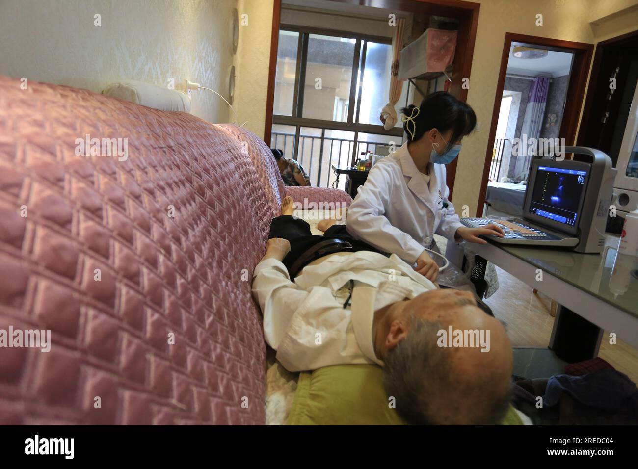 Doctor tcm hires stock photography and images Alamy