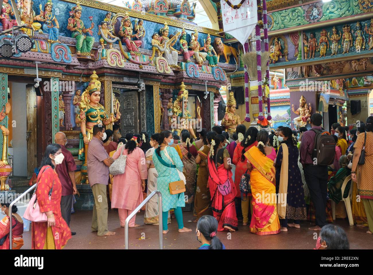 Hindu worshippers at the Sri Vadapathira Kaliamman Temple in Singapore Stock Photo