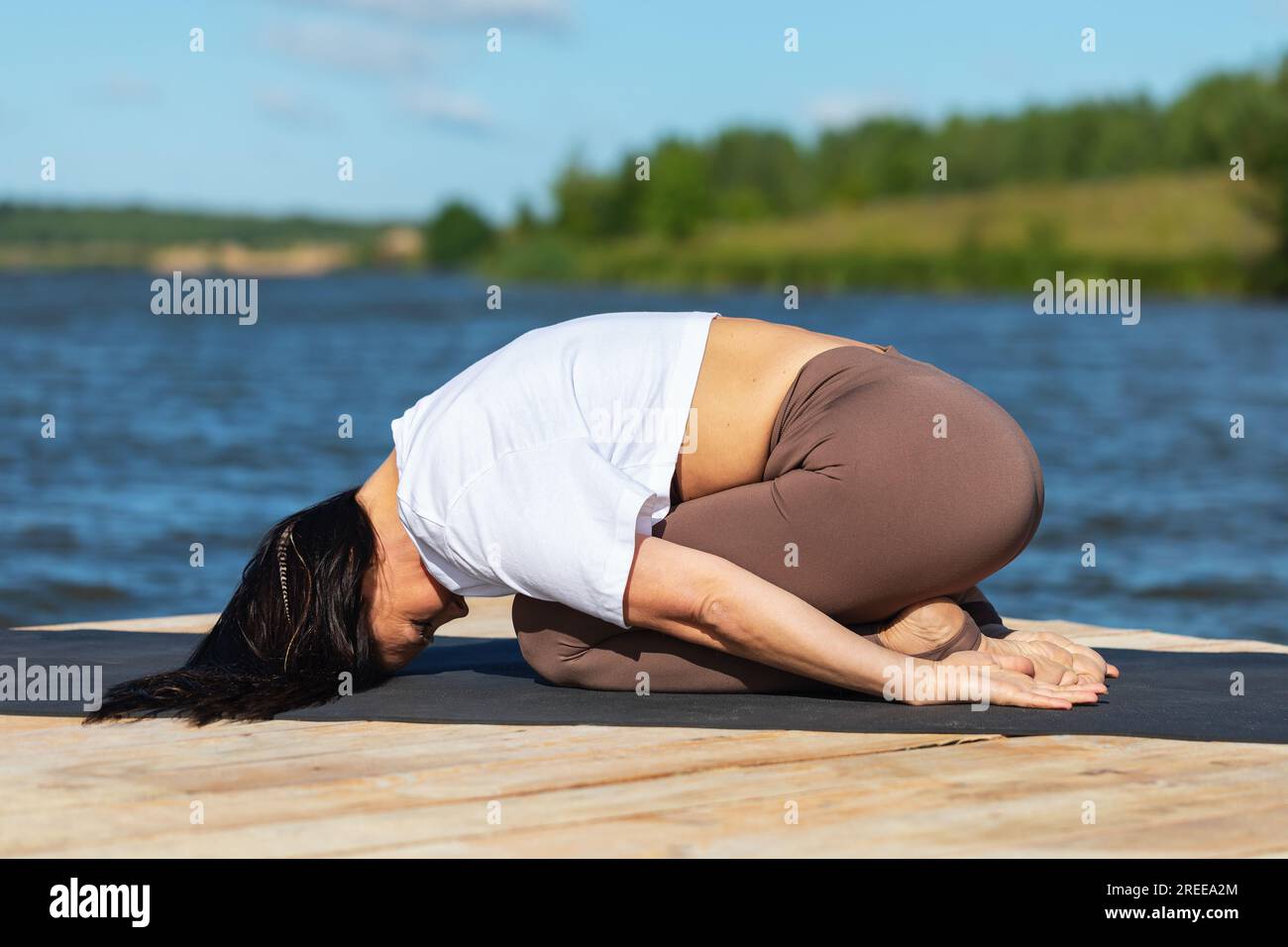 Yoga bridge pose hi-res stock photography and images - Page 14 - Alamy