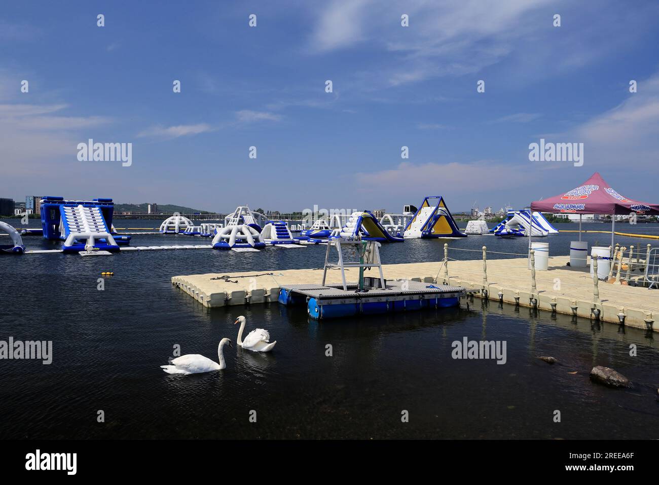 AquaPark water play. The Barrage, Cardiff Bay. Summer 2022.July 2023. Stock Photo