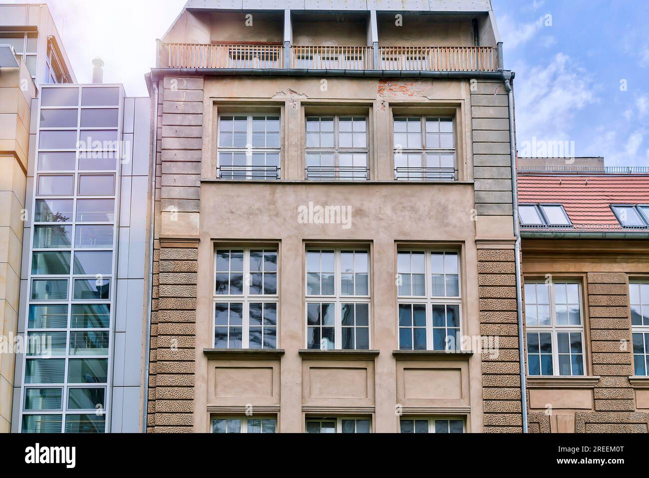 Facade house blue sky hi-res stock photography and images - Alamy