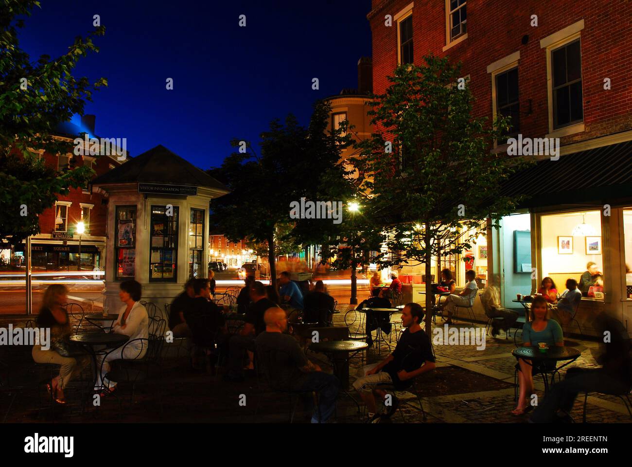 People dine alfresco dining on a summer’s night in Portsmouth, New Hampshire Stock Photo