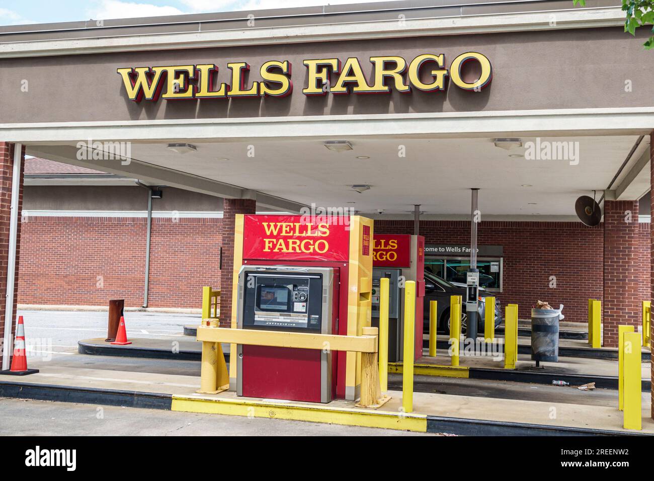 Bank drive thru hires stock photography and images Alamy