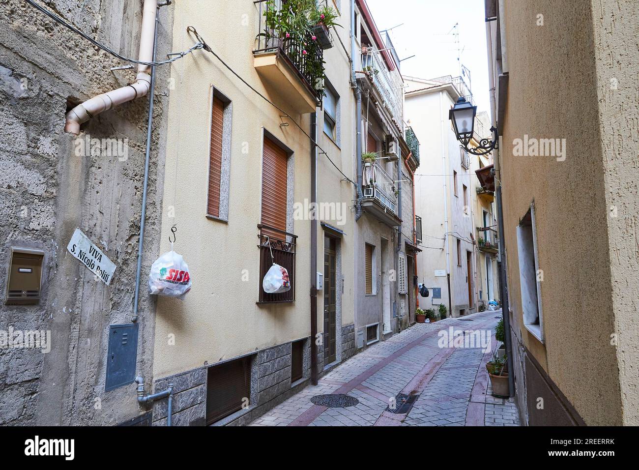Empty park alley hi-res stock photography and images - Alamy