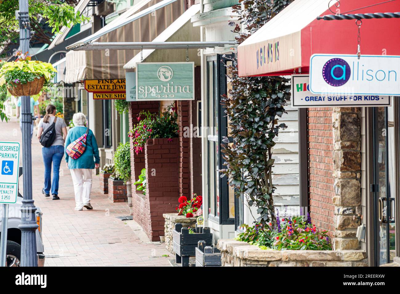 Highlands North Carolina,downtown small city town shopping business