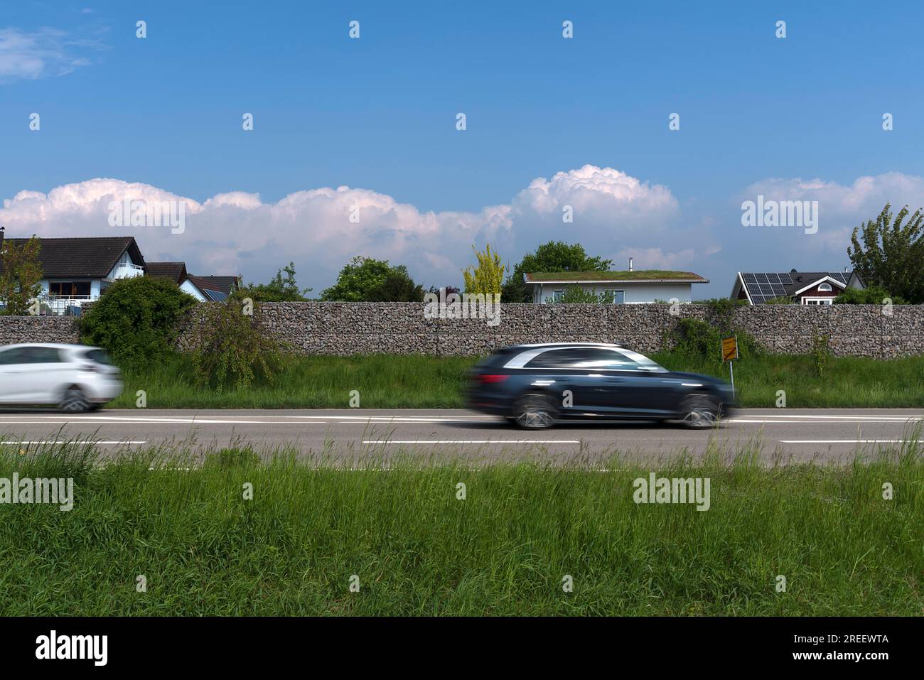 Noise protection wall on a federal road in front of a housing estate, Lahr, Baden-Wuerttemberg, Germany Stock Photo