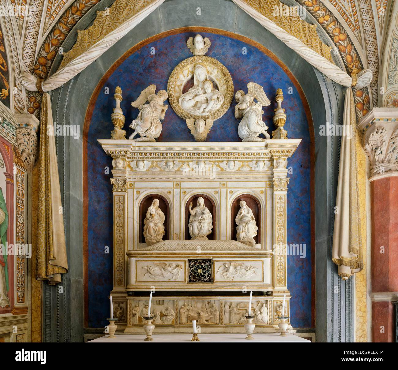 Altar Tomb of Blessed Bartolo, Sculptor Benedetto da Maiano, Cappella di Beato Bartolo, Chiesa di Sant'Agostino, San Gimignano, Province of Siena Stock Photo