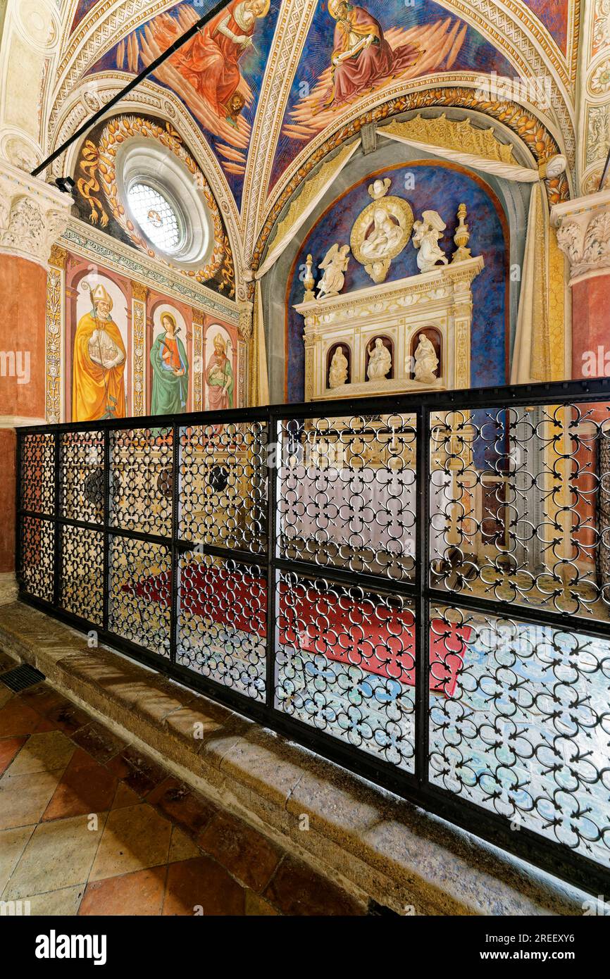 Chapel with altar tomb of Blessed Bartolo, Cappella di Beato Bartolo, sculptor Benedetto da Maiano, Chiesa di Sant'Agostino, San Gimignano, Province Stock Photo