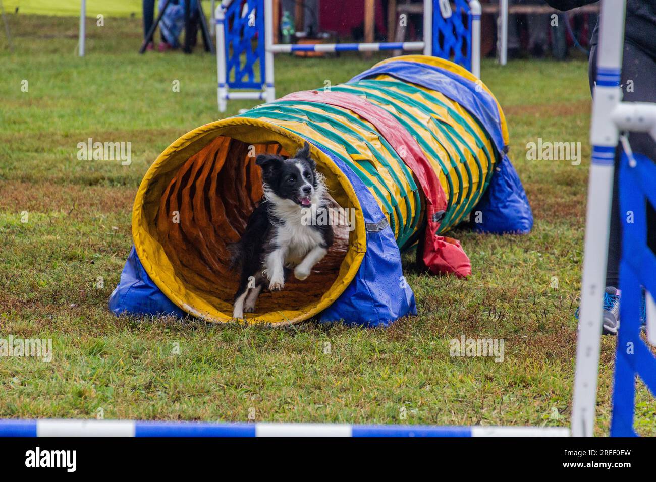 Run through tunnel hires stock photography and images Alamy