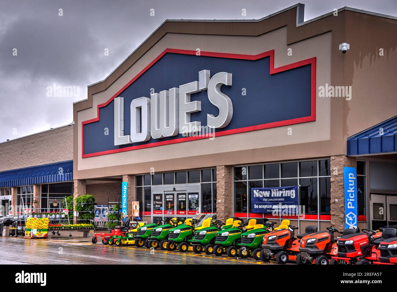 Springfield, Missouri - March 20, 2019:  Lowe's Home Improvement, an American chain of retail home improvement stores in the US, Canada, and Mexico. Stock Photo