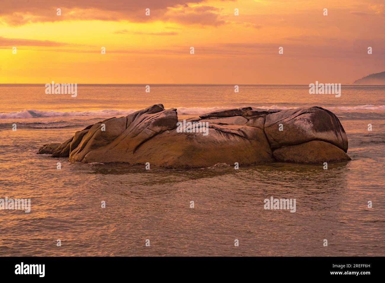 Curated visual reference: Dusk On The Tapaktuan Beach In Aceh Indonesia As The Photo Inspiration