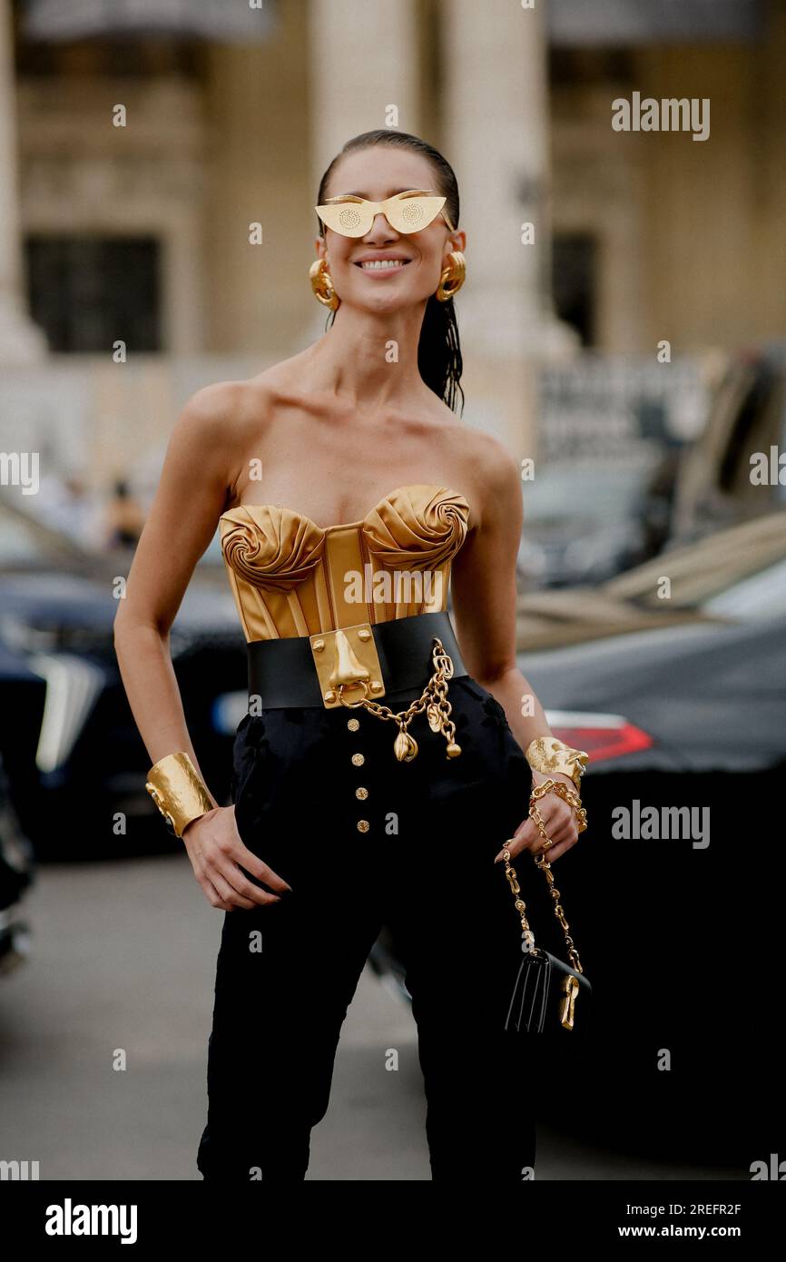 Street style, Sabina Jakubowicz arriving at Schiaparelli Fall-Winter