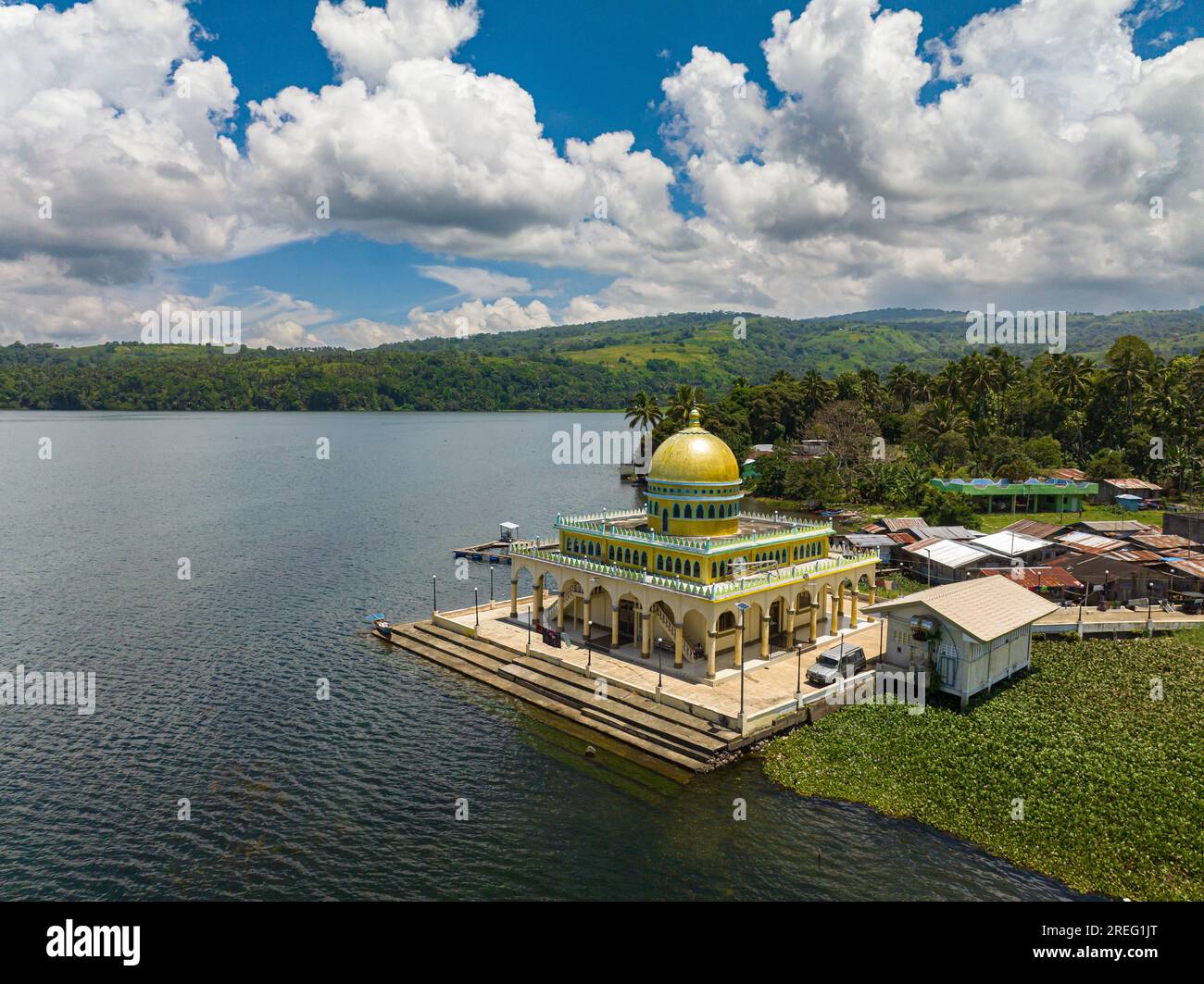 Linuk Masjid mosque beside the Lake Lanao in Lanao del Sur. Mindanao, Philippines. Stock Photo