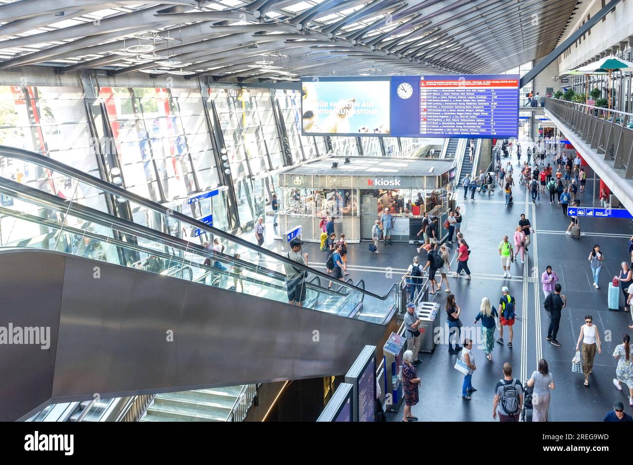 Luzern station hi-res stock photography and images - Alamy