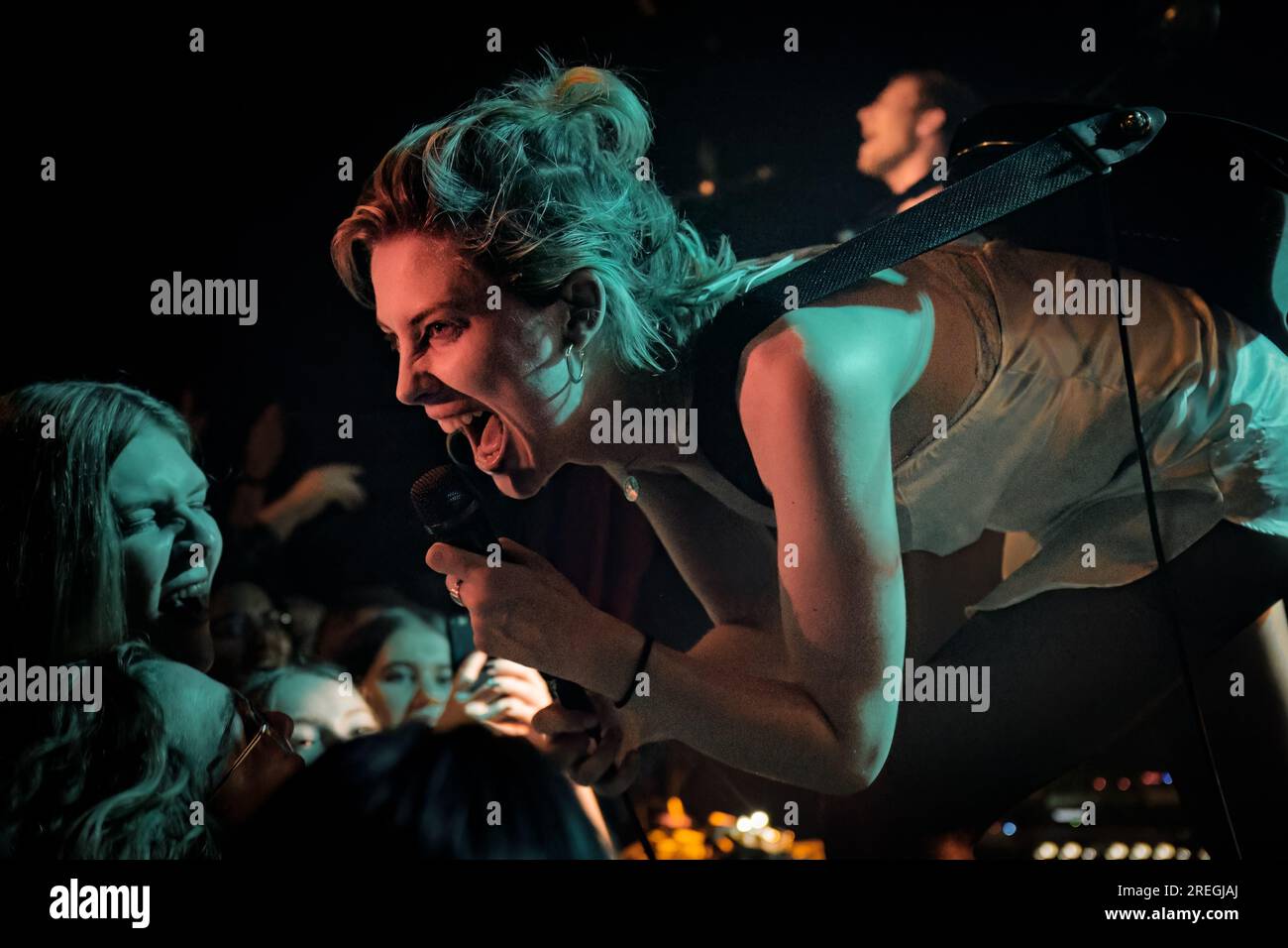 Wolf Alice Ellie Roswell from Wolf Alice (guitar & vocals), down with