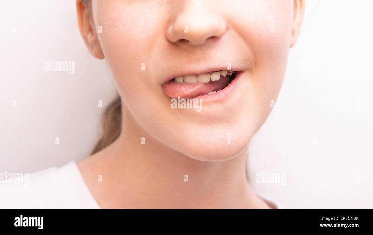 girls open mouth with tongues